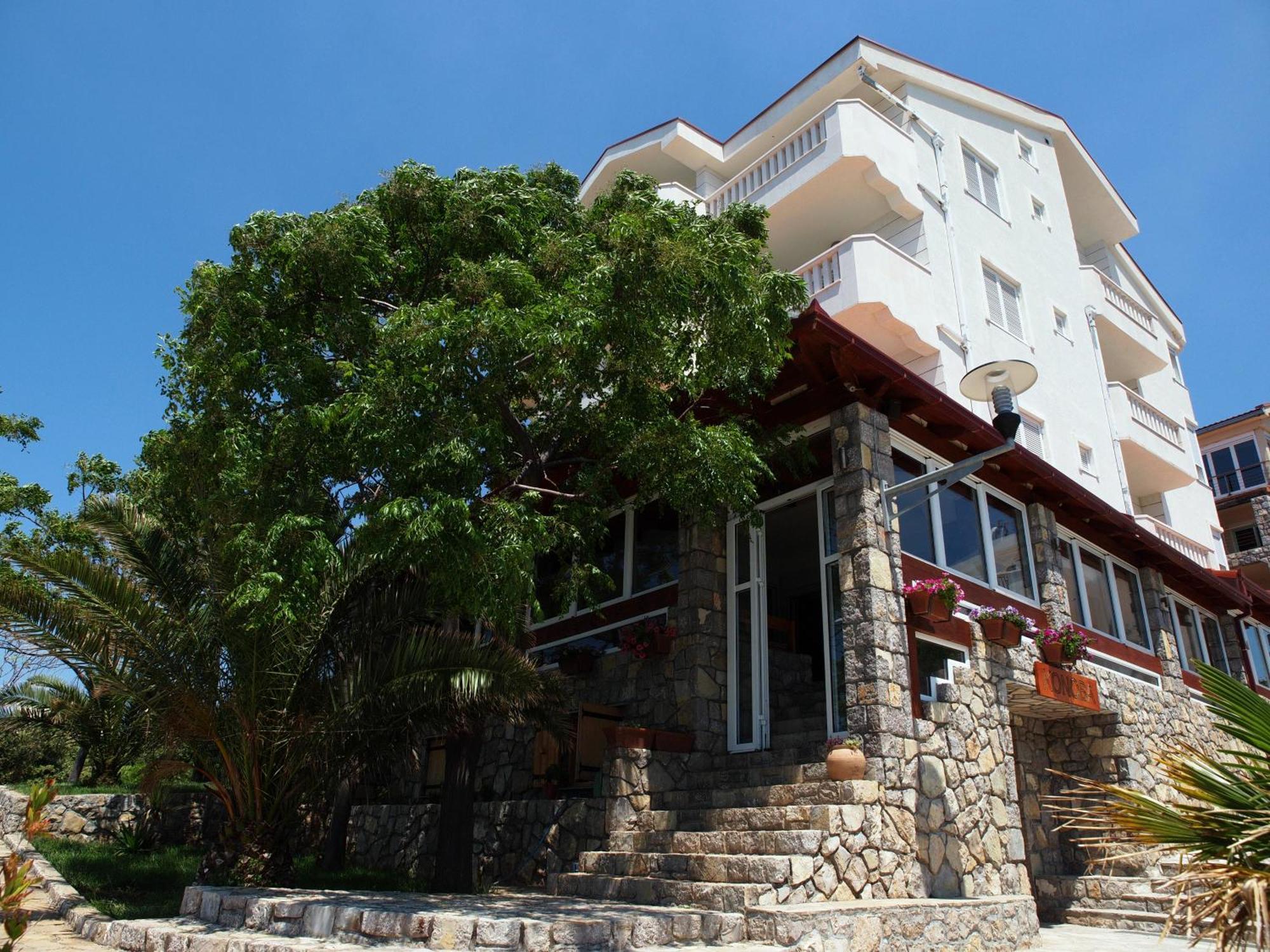 Hotel R อัตเจฮะห์ ภายนอก รูปภาพ